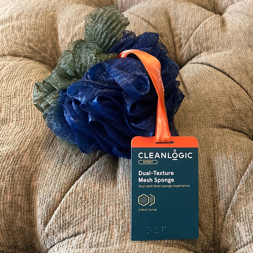 NWT Cleanlogic dual-texture mesh sport sponge. Navy and army green.